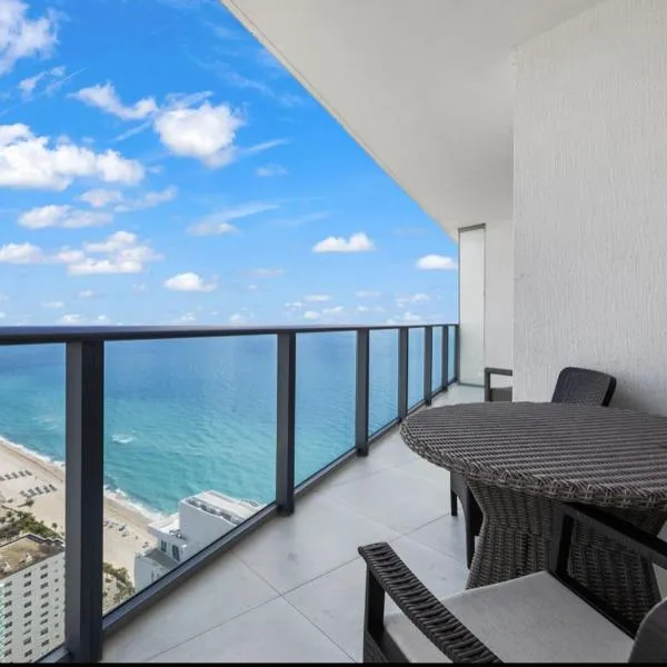Lyfe Oceanview Resort Luxury 2 Bedroom Unit，位于好莱坞的酒店