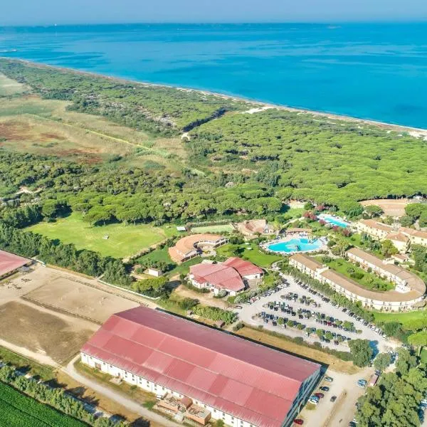 Residence with swimming-pool in Arborea just 300 meters from the beach，位于阿尔博雷阿的酒店