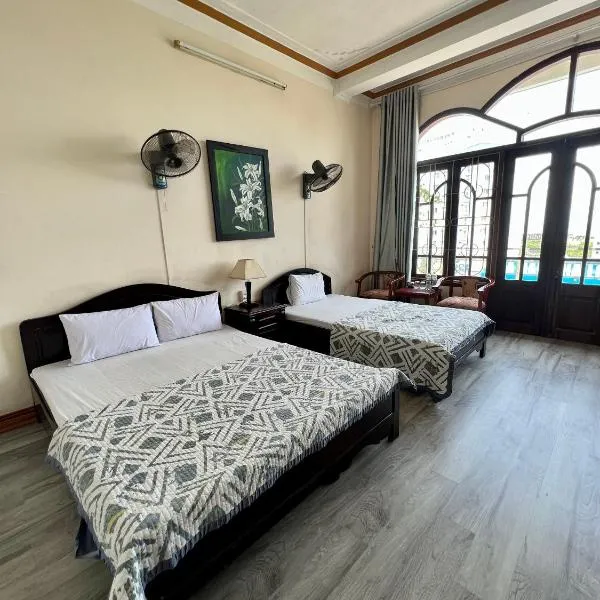 Xuân Hồng Guest House，位于下龙湾的酒店