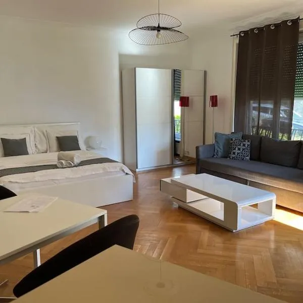 Appartement ensoleillé à Lausanne Centre，位于洛桑的酒店
