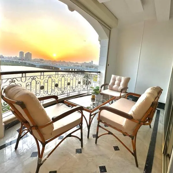 Nile view appt, Cornish Al Nile,位于开罗的酒店