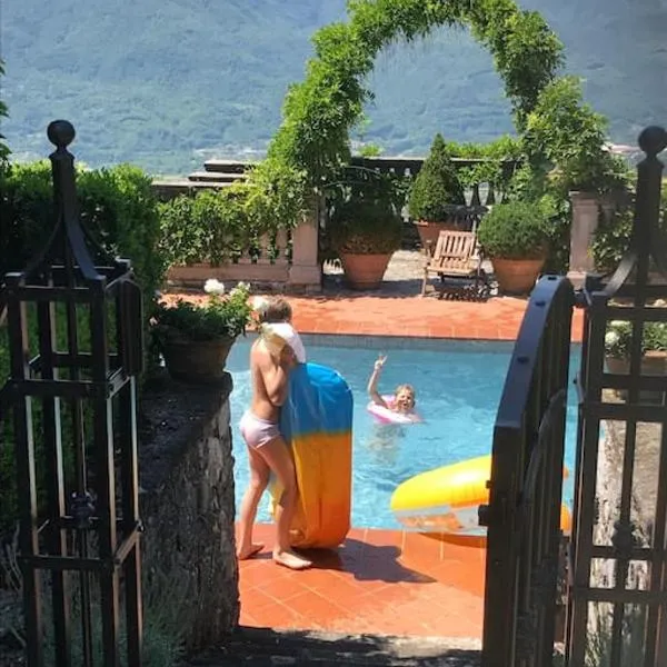 Villa Paradiso,stunning views ac heated pool，位于Coreglia Antelminelli的酒店