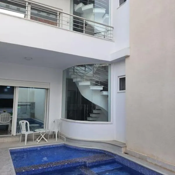Villa Kyan with private pool，位于比塞大的酒店