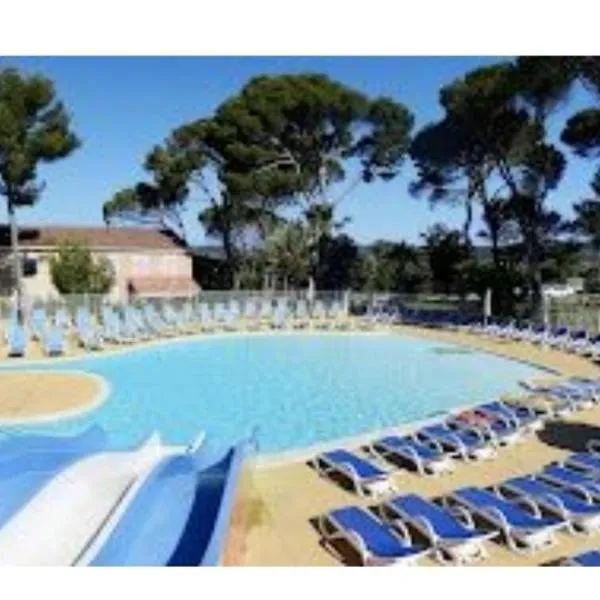 La MAISON BLEUE，位于卡勒维松的酒店