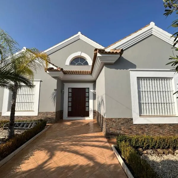 Chalet Californiano con Piscina，位于莫龙德拉夫龙特拉的酒店