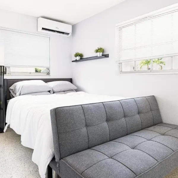 Small studio in Cape Coral close to many restaraunts，位于珊瑚角的酒店
