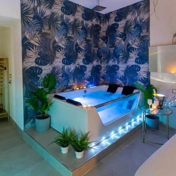 MAZZINI LUXURY JACUZZY SUITE Catania，位于卡塔尼亚的酒店