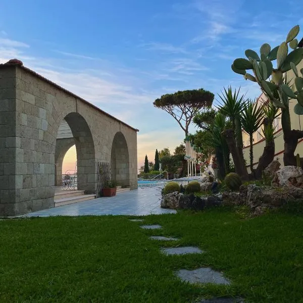 Resort Villa Flavio，位于卡萨米乔拉泰尔梅的酒店