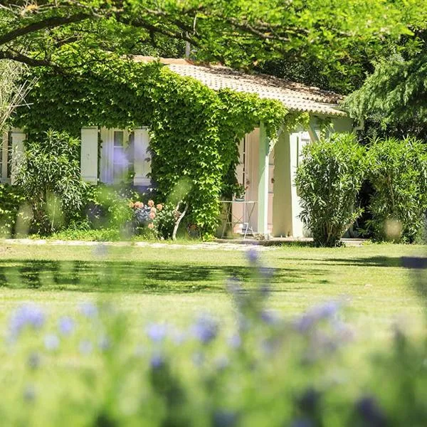 Les Gîtes du Domaine de Rhodes，位于阿维尼翁新城的酒店