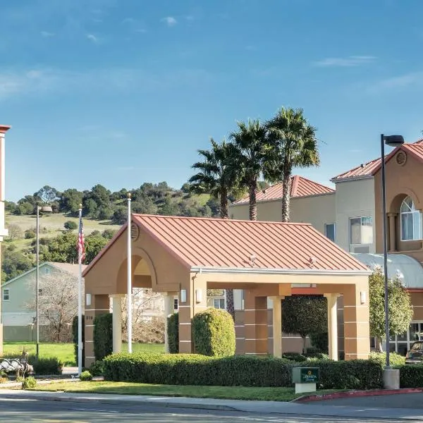 拉金塔菲尔德纳帕谷套房酒店，位于Suisun City的酒店