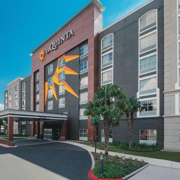 La Quinta Inn & Suites by Wyndham San Antonio Downtown，位于圣安东尼奥的酒店