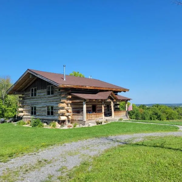 Firefly Creek Lodge，位于Livonia的酒店