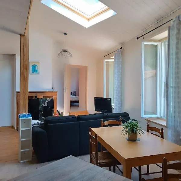 Maison meublé au centre de Luc，位于Luc-en-Diois的酒店