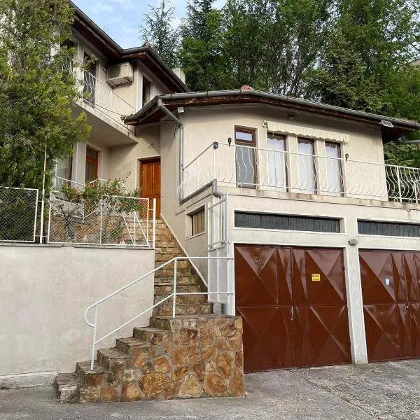 Villa Dechkoni，位于卡瓦尔纳的酒店