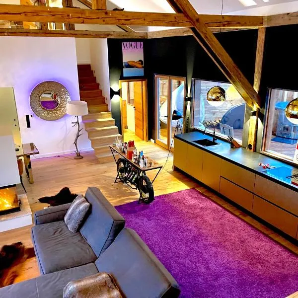 stylische Alpenlounge mit Pool, Blockhaus-Sauna und Jacuzzi für bis zu 12 Personen，位于贝里斯泽尔的酒店