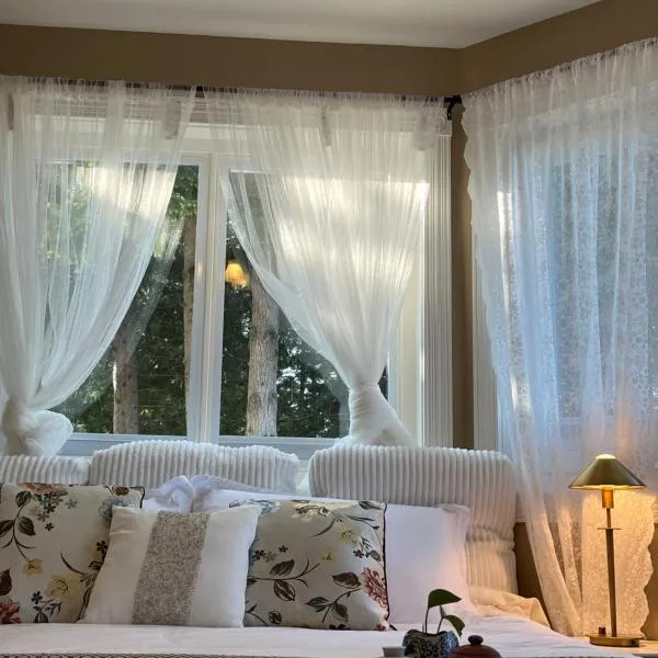 Ocean and Mountain View Bedroom with En-Suite Bathroom B&B，位于纳奈莫的酒店