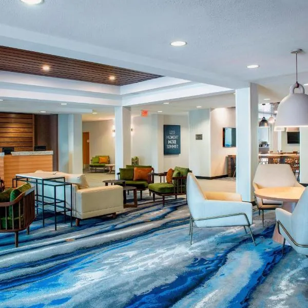 Fairfield Inn & Suites by Marriott Kelowna，位于East Kelowna的酒店
