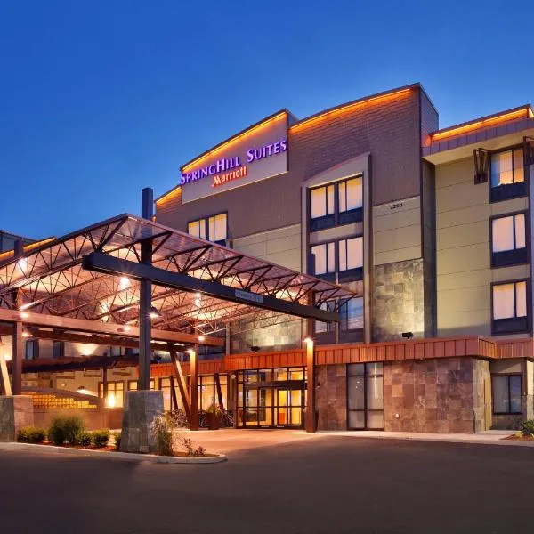 科达伦春季山丘套房酒店，位于Twin Beaches的酒店