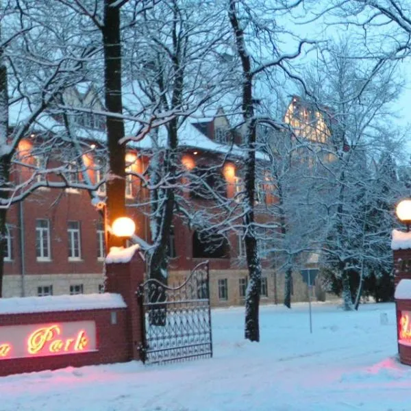 威拉公园酒店，位于Szprotawa的酒店