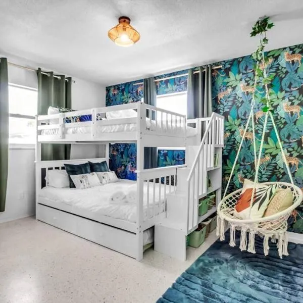 Madeira Beach Family & Pet Friendly Luxury Getaway，位于Seminole的酒店