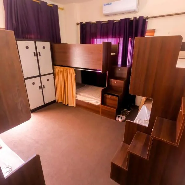 Pizza Street Hostel，位于亚喀巴的酒店