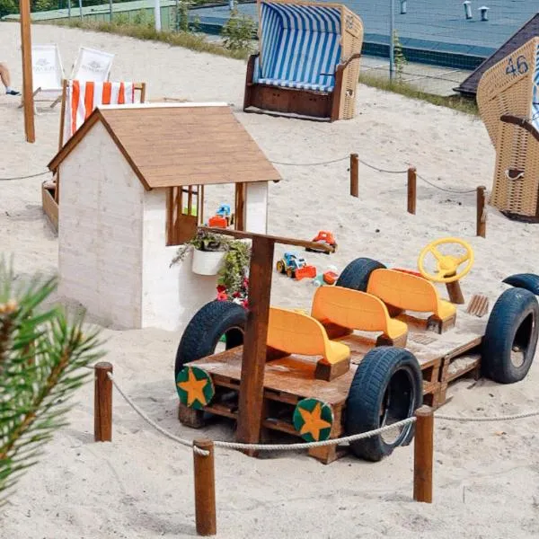 FOREST Family Resort Ustka，位于乌斯特卡的酒店