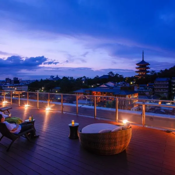 Ryokan Asukasou at the entrancne of Nara park，位于奈良的酒店