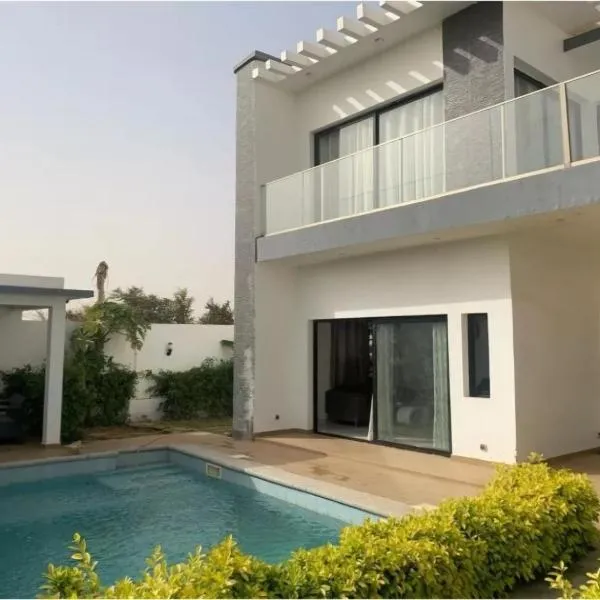 Villa Principesa 4 chb piscine privée Saly，位于恩加帕鲁的酒店