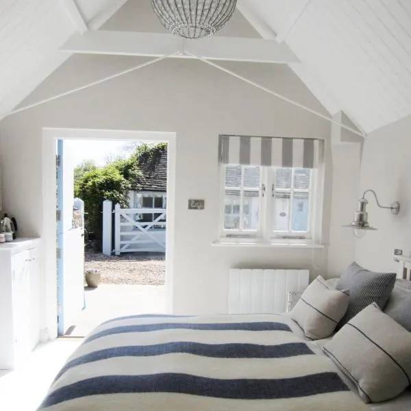 The Sailor's House at Blue Door Barns，位于Beddingham的酒店