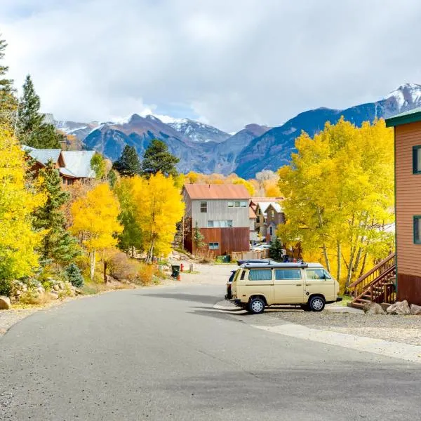 Cozy Telluride Condo Near Ski Resort & Hiking，位于特柳赖德的酒店