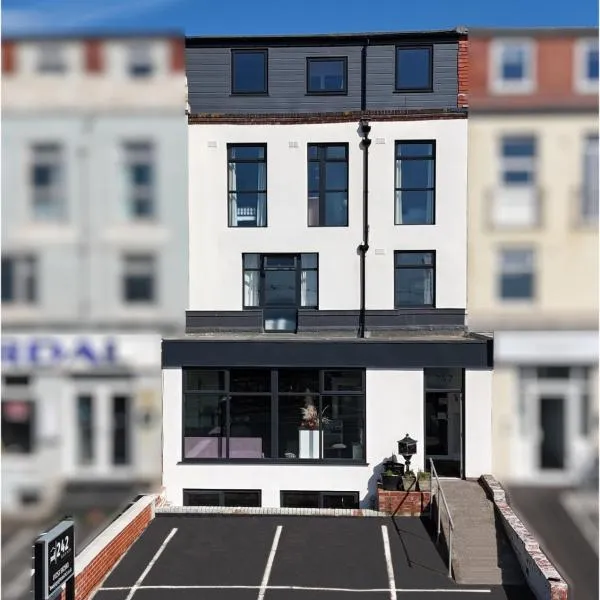 HOTEL242，位于布莱克浦的酒店