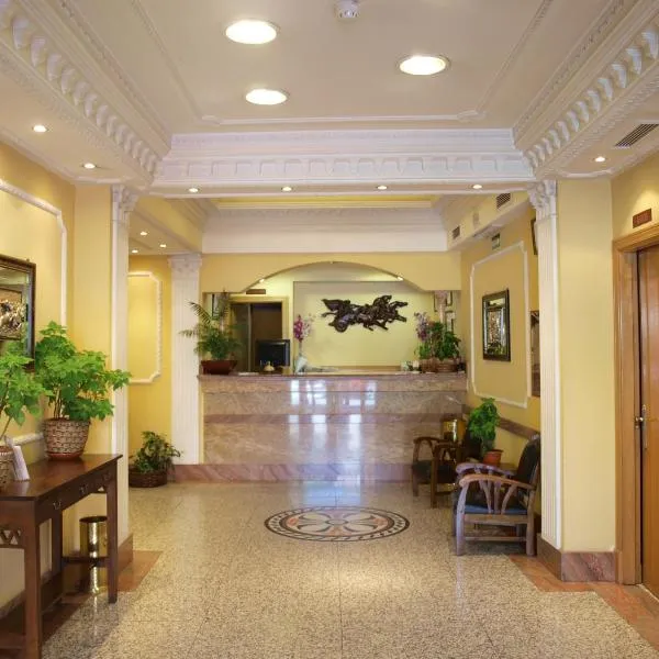 唐路易酒店，位于埃纳雷斯河畔圣费尔南多的酒店