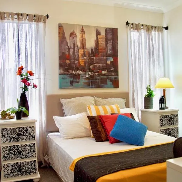 Affordable Melbourne Suburban Home with Free Parking，位于帕金顿的酒店