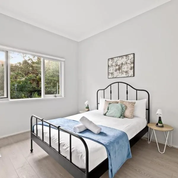 Cozy Queen Room - Nearby Transport & Shop - Shared Bathroom，位于Killara的酒店