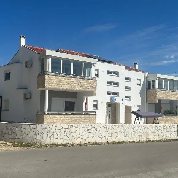 Apartments Nicole Wera，位于宁的酒店