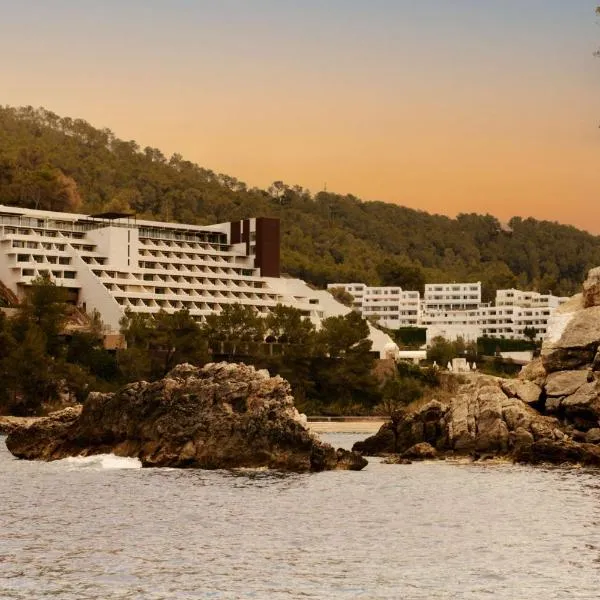 Cala San Miguel Hotel Ibiza, Curio Collection by Hilton, Adults only，位于San Juan Bautista的酒店