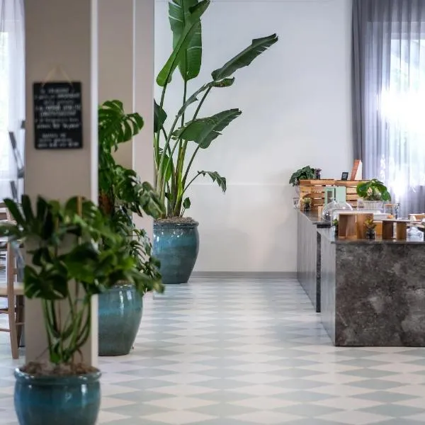HOTEL VIENNA "Casa di viaggiatori per viaggiatori"，位于切尔维亚的酒店