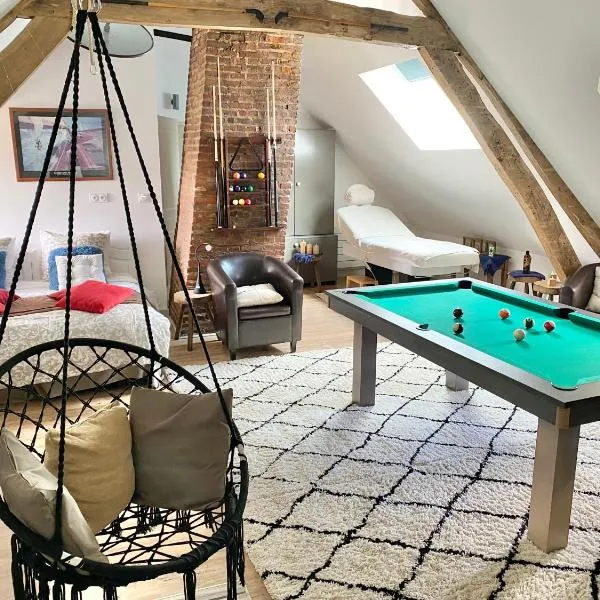 Loft Romantique - Balnéo - Billard - Massage，位于Verton的酒店