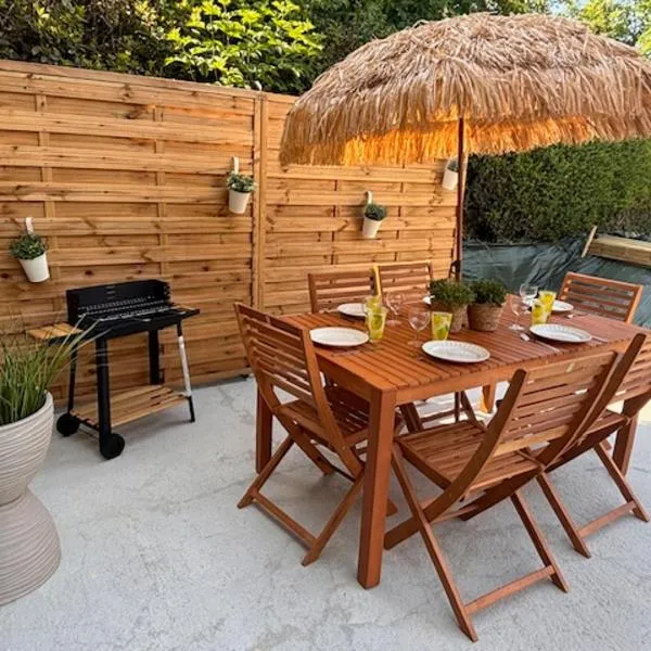 Le Cottage d'Emmy - Rose，位于Commes的酒店