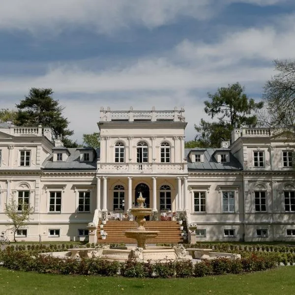Pałac Chojnata，位于马佐夫舍地区拉瓦的酒店