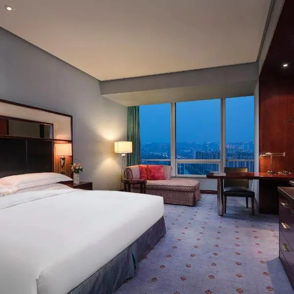 无锡城中皇冠假日酒店，位于Yuqi的酒店