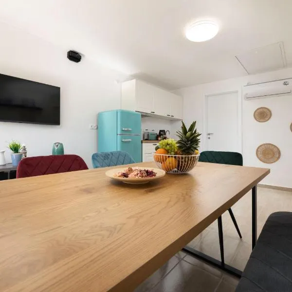 MIA Family Apartments Punat，位于普纳特的酒店