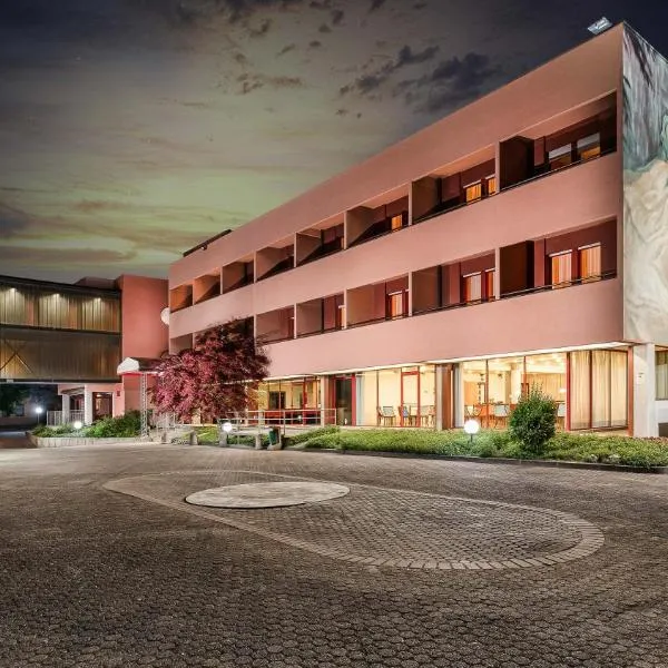 City Style Hotel Reggio Emilia，位于雷焦艾米利亚的酒店