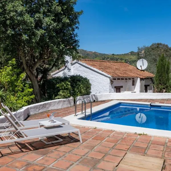 Finca el Agua da Vida (Los Eucaliptos & Los Olivos)，位于Comares的酒店