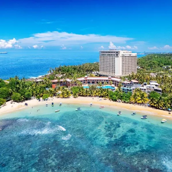 Araliya Beach Resort & Spa Unawatuna- Where you meet the sea all year，位于乌纳瓦图纳的酒店