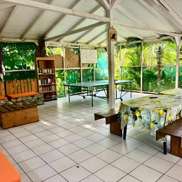 Auberge K-WAN Hostel - Proche Plages，位于德赛的酒店
