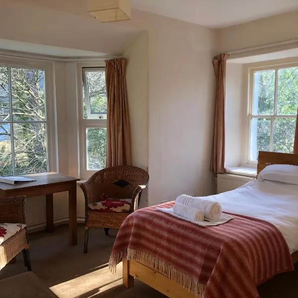 Trigonos - Peaceful Lakeside B&B and Retreat in Eryri National Park，位于卡纳芬的酒店