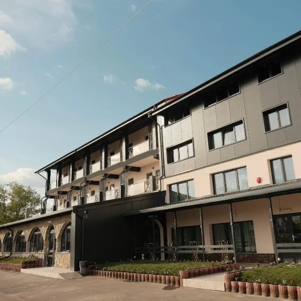 Hanul Ursilor，位于特尔古尼亚姆茨的酒店