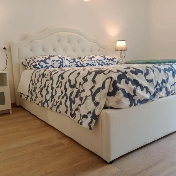 La Grotta Sardegna 5 Bedrooms each with a Private Ensuite Bathroom featuring a Hydromassage Shower Air Conditioning，位于Urzulei的酒店