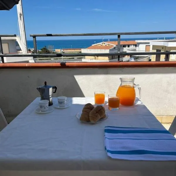 Beach Apartment in Scalea, Calabria，位于迪亚曼特的酒店